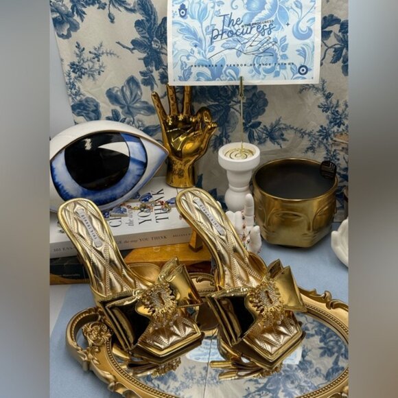 🆕 GIANNI BINI 🧿 NWOB Peeka Patent Gold Metallic Keyhole Ornament Sandal, Sz 7 - Picture 3 of 16